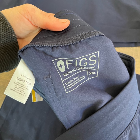 Figs Scrub Set - Picture 4 of 6